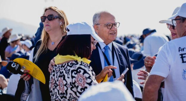 120626 Casimiro Curbelo, presidente del Cabildo de La Gomera, durante la Eucaristía con motivo de la visita del Papa León XIV a Canarias