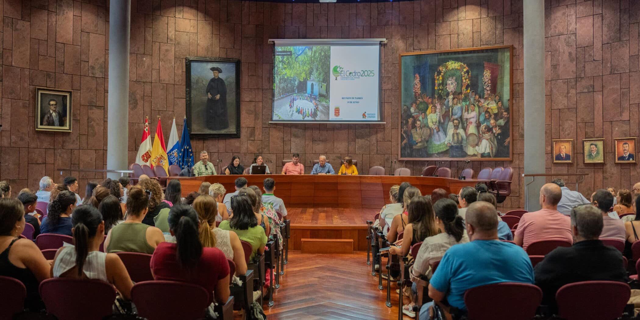 240626 Reunión con los padres, madres y tutores legales de los participantes en el Campamento de El Cedro 2026 (1)