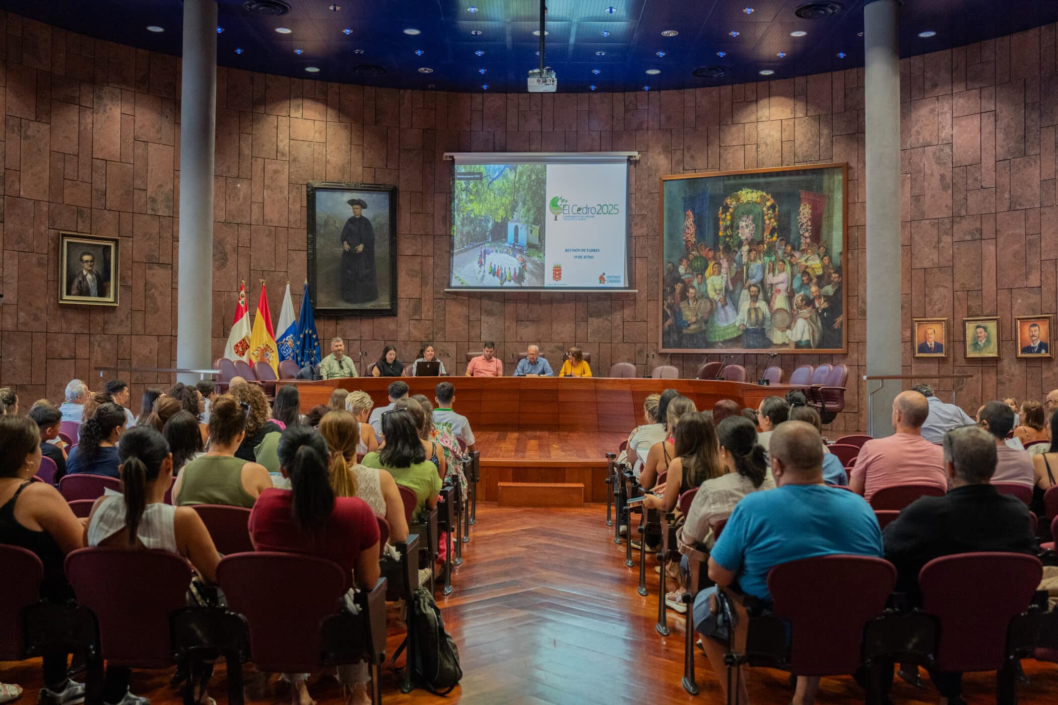 240626 Reunión con los padres, madres y tutores legales de los participantes en el Campamento de El Cedro 2026 (1)