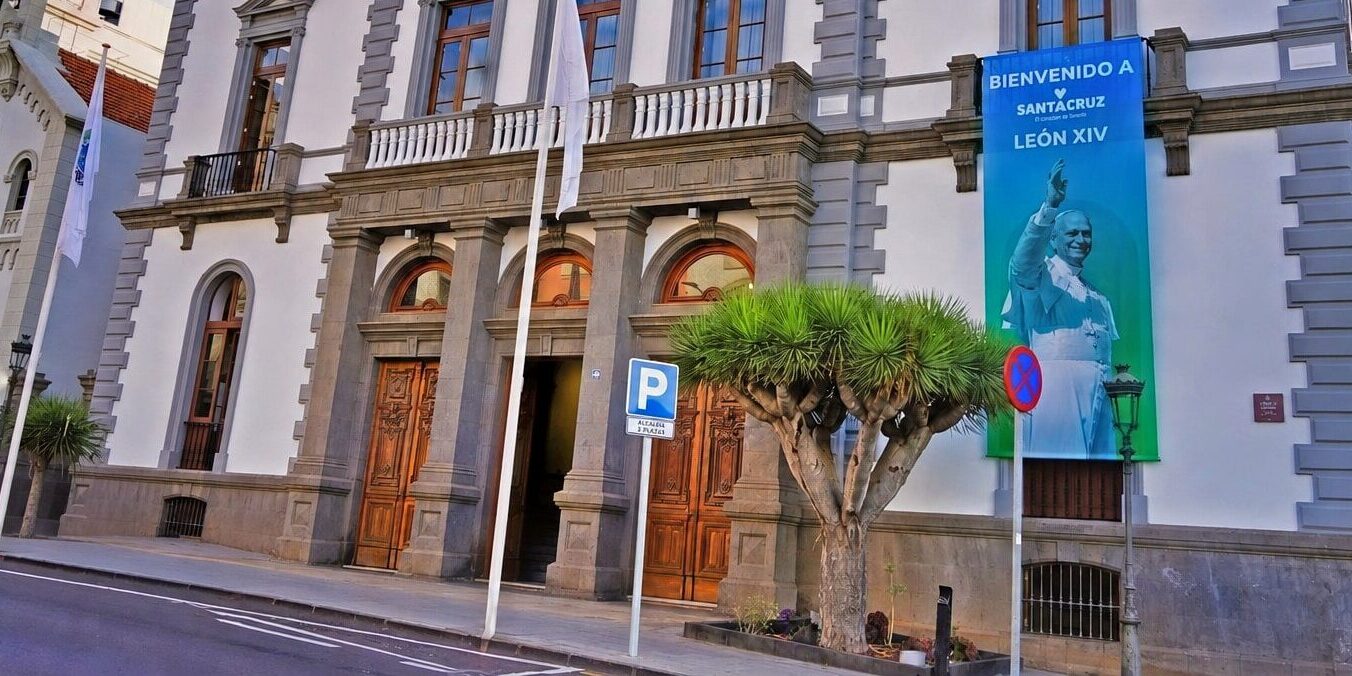 260608 Ayuntamiento Exterior Papa.jpg