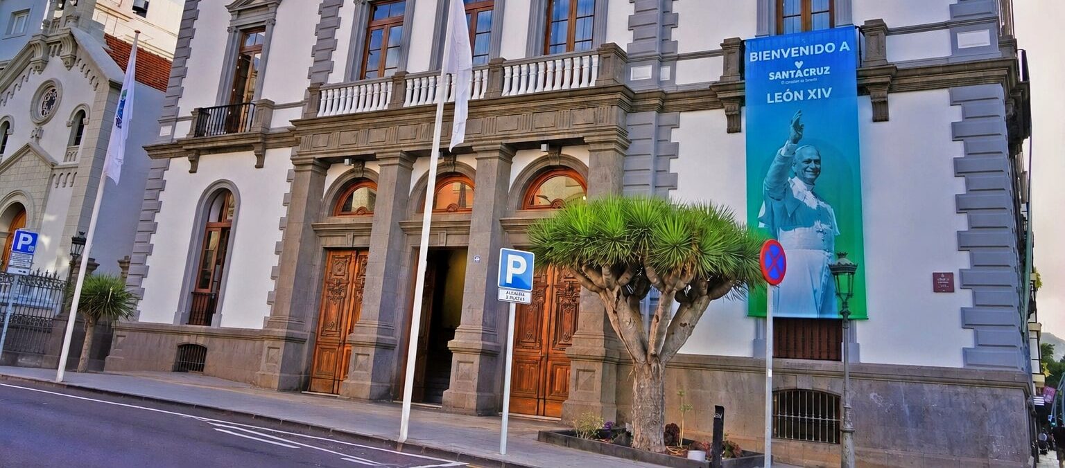 260608 Ayuntamiento Exterior Papa.jpg