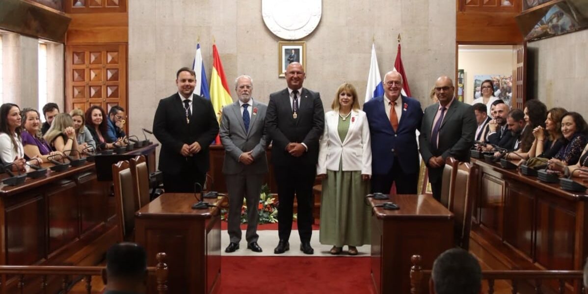 Acto entrega Insignia de Oro