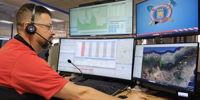 BOMBEROS DE TENERIFE EXTINGUEN UN INCENDIO DECLARADO EN UNA VIVIENDA EN SANTA CRUZ-SOBRADILLO 8-6-26