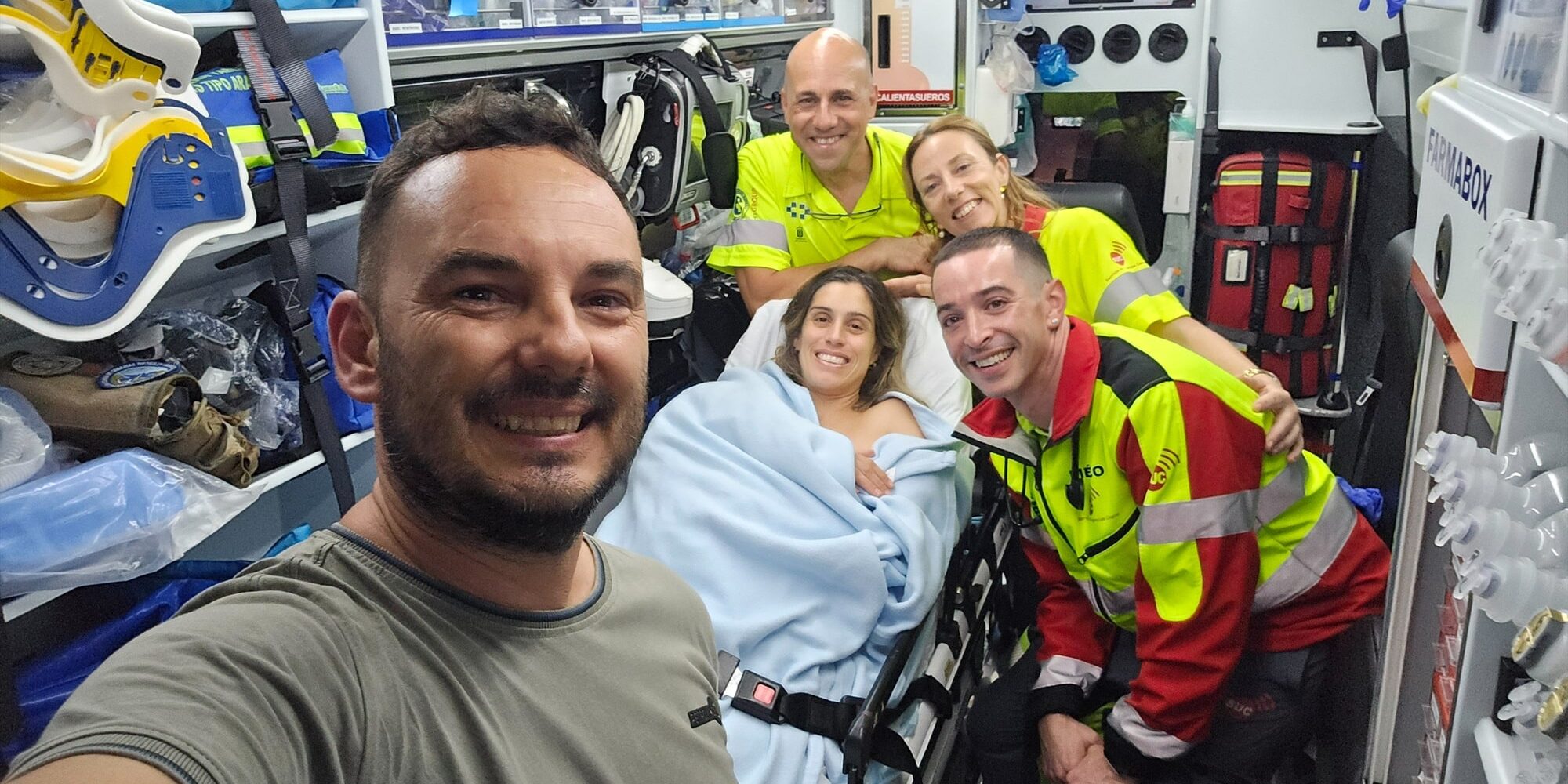 EL EQUIPO DE UNA AMBULANCIA MEDICALIZADA DEL SUC ASISTE UN PARTO EXTRAHOSPITALARIO EN UN DOMICILIO EN TENERIFE 24-6-26