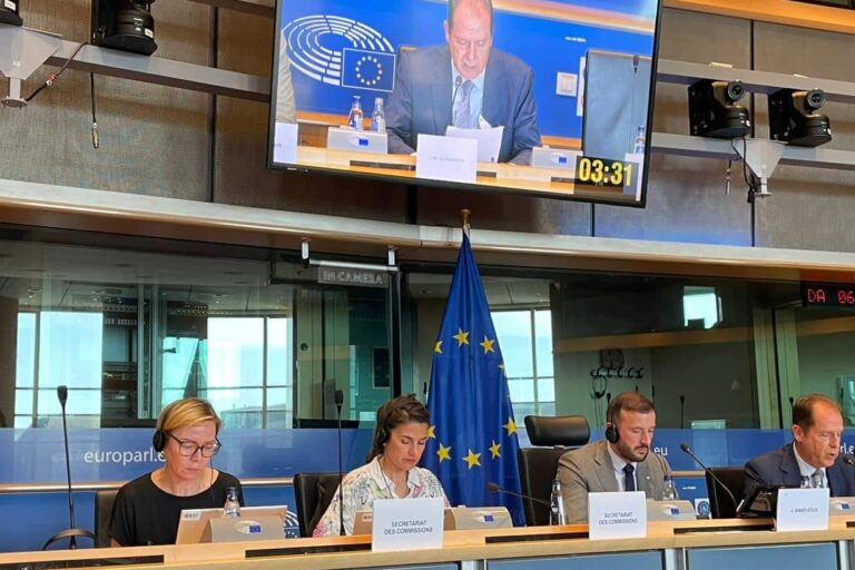El viceconsejero de Turismo, José Manuel Sanabria, en el Parlamento Europeo (1)