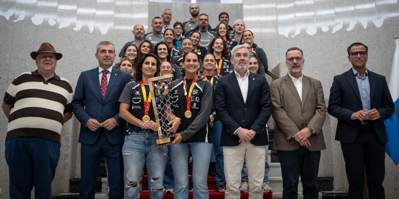 FOTO. Clavijo destaca el regreso del Rocasa Gran Canaria a lo más alto del balonmano femenino español (1)