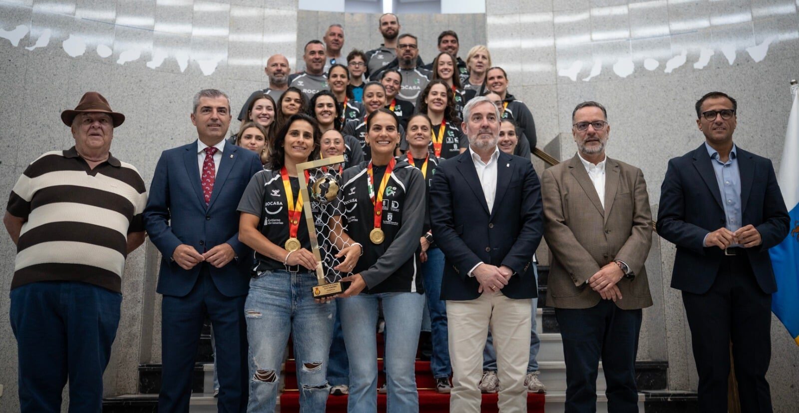 FOTO. Clavijo destaca el regreso del Rocasa Gran Canaria a lo más alto del balonmano femenino español (1)