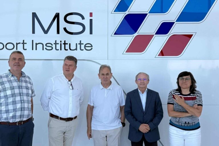 FOTO. Educación y la FCA visitan el Motor Sport Institute para reforzar la FP de Motorsport en Canarias (2)