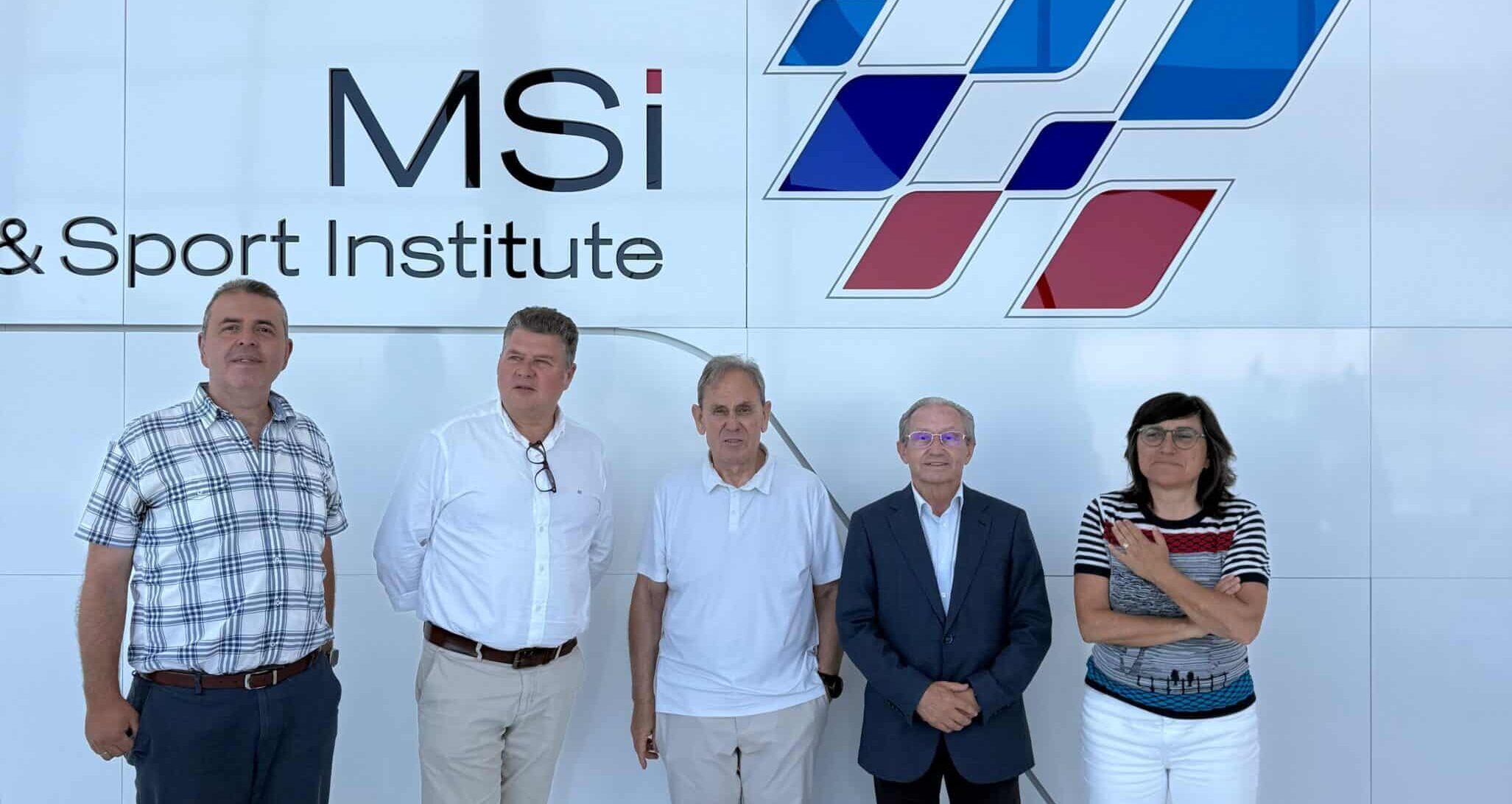 FOTO. Educación y la FCA visitan el Motor Sport Institute para reforzar la FP de Motorsport en Canarias (2)