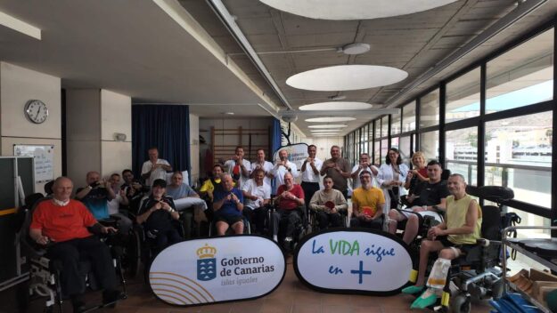 FOTO. El Gobierno de Canarias impulsa la actividad física entre pacientes con lesión medular con tenis de mesa adaptado