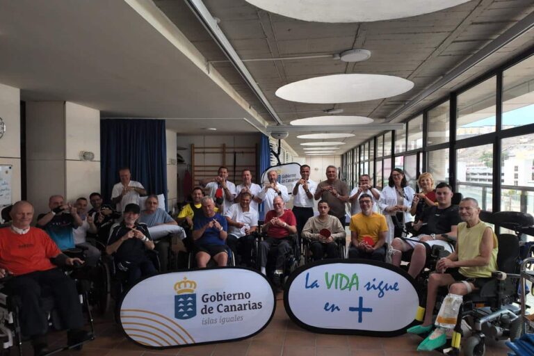 FOTO. El Gobierno de Canarias impulsa la actividad física entre pacientes con lesión medular con tenis de mesa adaptado