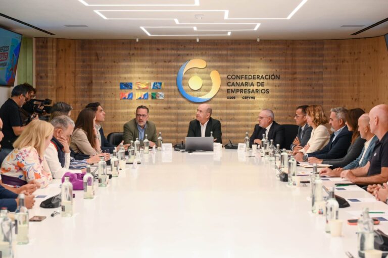 FOTO. El empresariado canario conoce las fórmulas del Consejo Superior de Deportes para invertir en el sector con ventajas fiscales (2)