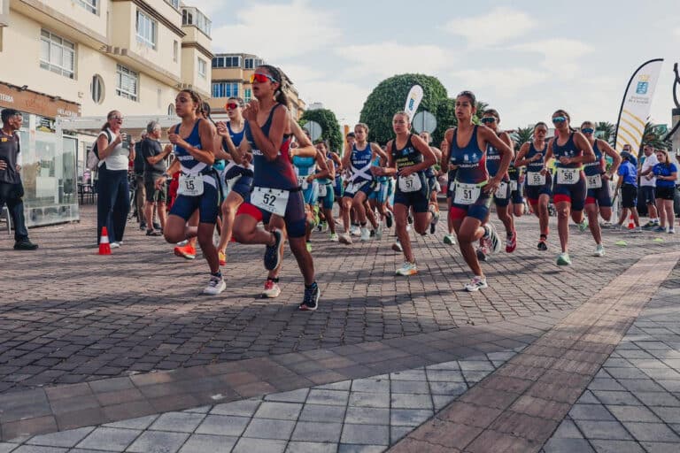 FOTO. Gran Canaria y Tenerife se reparten los títulos en las finales acuáticas y de kárate de los Campeonatos en Edad Escolar (1)