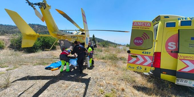 HELICÓPTERO DEL SUC TRASLADÓ EN ESTADO GRAVE A UN MOTORISTA HERIDO EN UNA COLISIÓN FRONTAL EN VILAFLOR 6-6-26