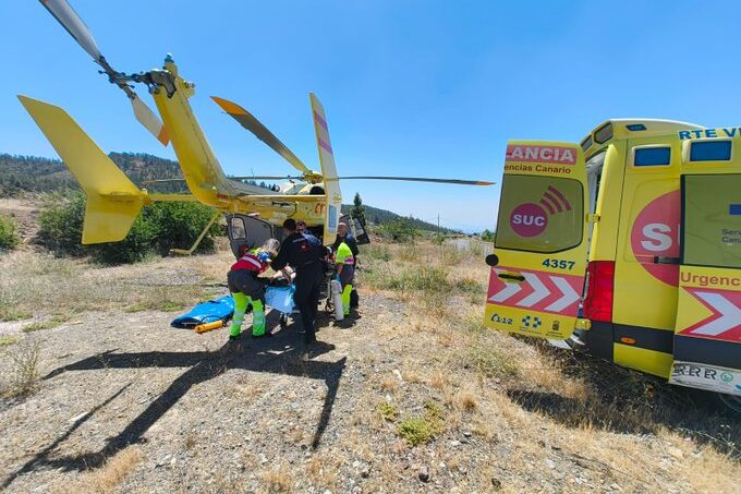 HELICÓPTERO DEL SUC TRASLADÓ EN ESTADO GRAVE A UN MOTORISTA HERIDO EN UNA COLISIÓN FRONTAL EN VILAFLOR 6-6-26