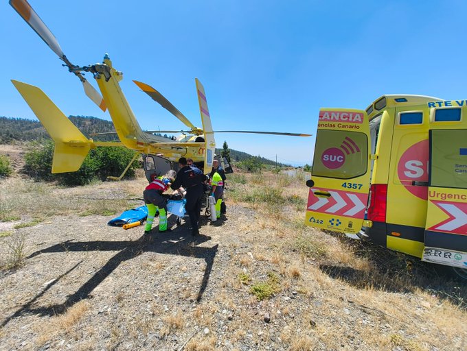 HELICÓPTERO DEL SUC TRASLADÓ EN ESTADO GRAVE A UN MOTORISTA HERIDO EN UNA COLISIÓN FRONTAL EN VILAFLOR 6-6-26