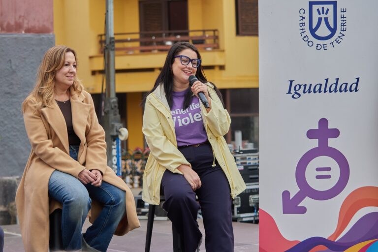 La presidenta del Cabildo Rosa Dávila y la directora Insular de Igualdad y Diversidad Patricia León