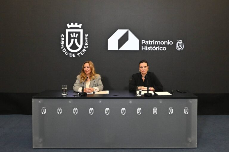 La presidenta del Cabildo Rosa Dávila y la directora insular de Patrimonio Histórico Isabel de Esteban 001