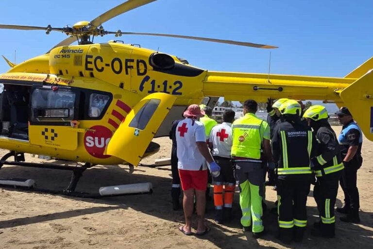 MUJER EVACUADA EN HELICÓPTERO POR AHOGAMIENTO CON PARADA-GRAN CANARIA2 10-6-26