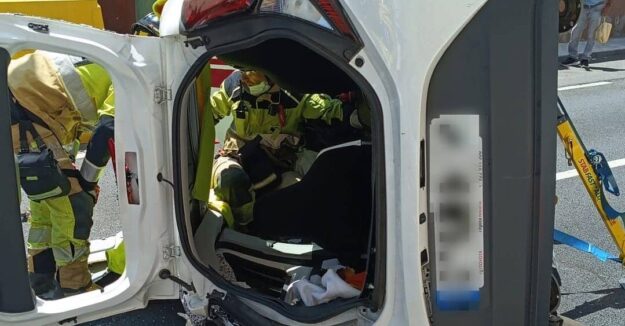 PERSONAL DEL SUC ASISTE Y TRASLADA AL HOSPITAL A DOS MUJERES HERIDAS EN UN ACCIDENTE DE TRÁFICO EN GRANADILLA2 19-6-26