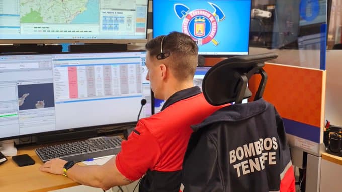 PERSONAL DEL SUC ASISTE Y TRASLADA AL HOSPITAL A UN HOMBRE GRAVE TRAS UN INCENDIO DECLARADO EN UNA CAFETERÍA EN GÜÍMAR 17-6-26