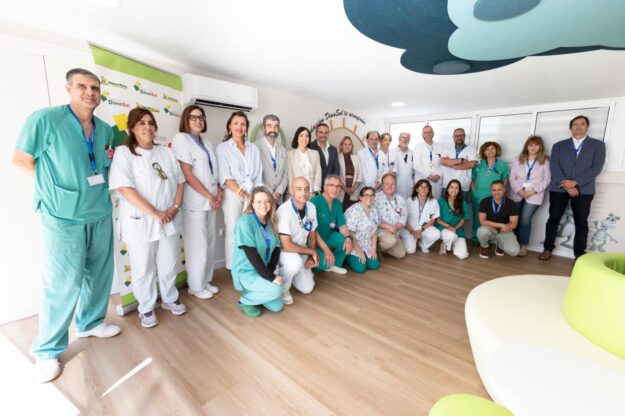 Sala descaso Pediatría equipo HUC y Fun DinoSol