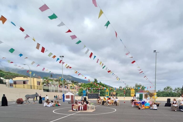 representación teatral en Colegio La Luz en Día de Canarias 0