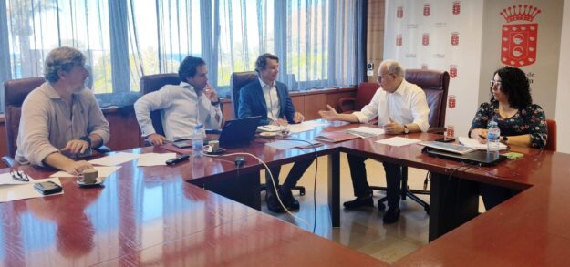 020726 El presidente del Cabildo de La Gomera, Casimiro Curbelo, junto a la consejera insular de Obras Públicas, Cristina Ventura, y representantes de VISOCAN