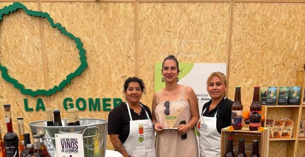 17.0726 La consejera insular de Sector Primario, Noelia Morales, en el stand de Alimentos de La Gomera en FAGATE 2026