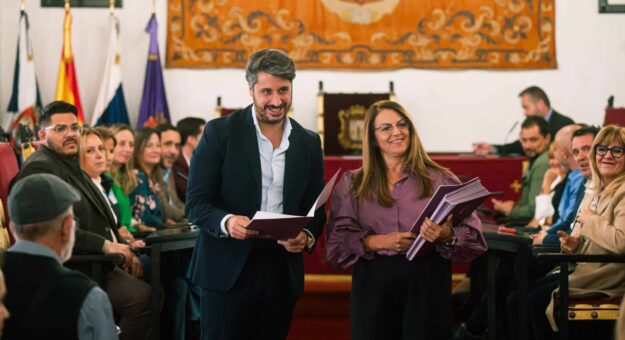 Archivo_Luis Yeray Gutiérrez y María Cruz en un acto con entidades sociales