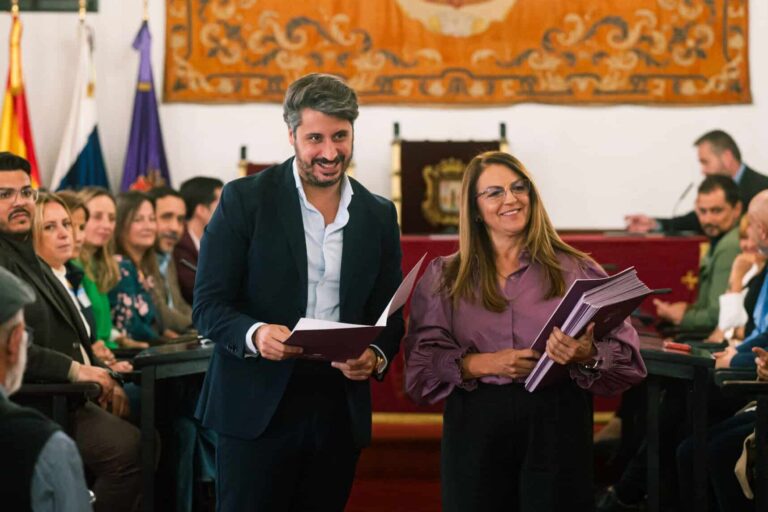 Archivo_Luis Yeray Gutiérrez y María Cruz en un acto con entidades sociales