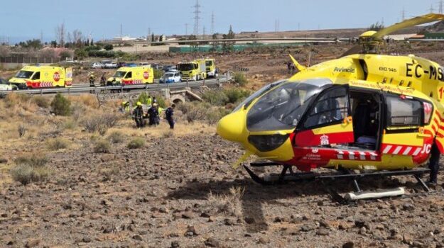 EVACUADO EN HELICÓPTERO MEDICALIZADO UN MOTORISTA HERIDO CON PRONÓSTICO GRAVE TRAS YNA CAÍDA EN SANTA LUCÍA DE TIRAJANA 15-7-26