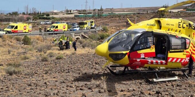 EVACUADO EN HELICÓPTERO MEDICALIZADO UN MOTORISTA HERIDO CON PRONÓSTICO GRAVE TRAS YNA CAÍDA EN SANTA LUCÍA DE TIRAJANA 15-7-26