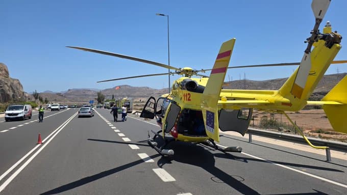 EVACUADO EN HELICÓ`PTERO UN MOTORISTA HERIDO CON PRONÓSTICO GRAVE TRAS UNA CAÍDA EN MOGÁN-GRAN CANARIA 2-7-26