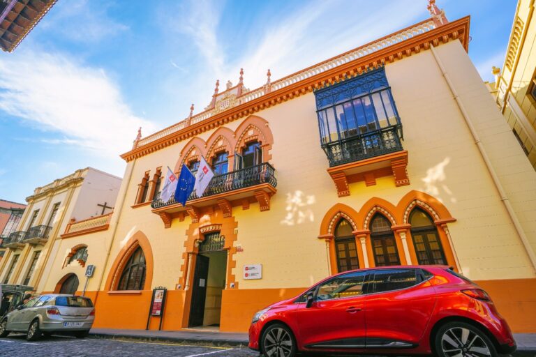 FACHADA UEC