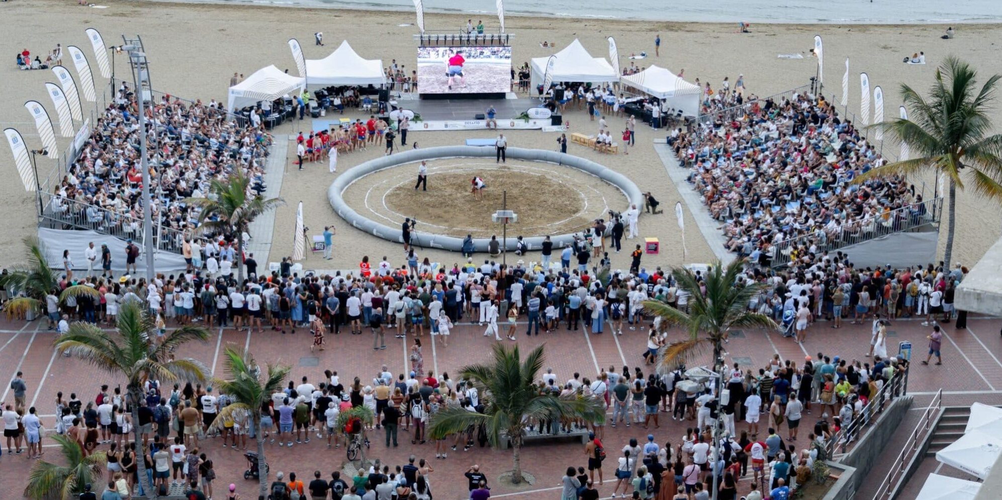 FOTO. Canarias y la República de Corea hermanan sus luchas tradicionales sobre la arena de la playa de Las Canteras (6)