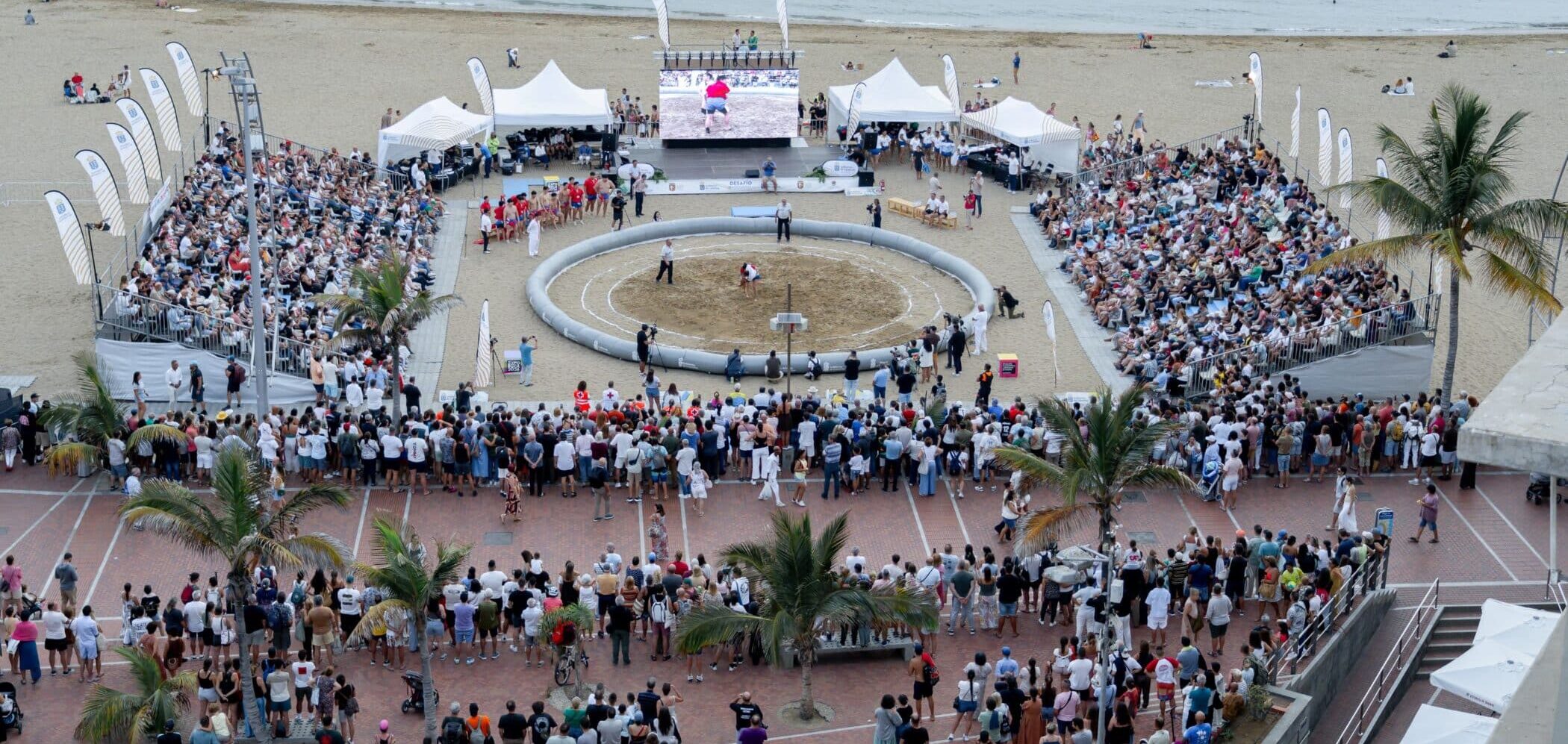 FOTO. Canarias y la República de Corea hermanan sus luchas tradicionales sobre la arena de la playa de Las Canteras (6)
