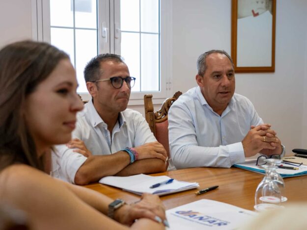 FOTO. Deportes y el Cabildo de Lanzarote avanzan en la estrategia conjunta para fomentar la actividad física (1)