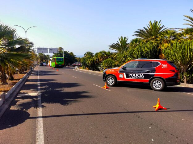 LA POLICÍA AUTONÓMICA INTENSIFICA LOS CONTROLES EN EL TRANSPORTE DE VIAJEROS EN EL AEROPUERTO TENERIFE SUR 10-7-26