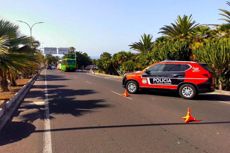 LA POLICÍA AUTONÓMICA INTENSIFICA LOS CONTROLES EN EL TRANSPORTE DE VIAJEROS EN EL AEROPUERTO TENERIFE SUR 10-7-26