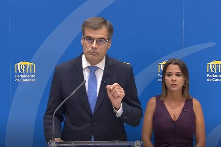 Los diputados del Grupo Parlamentario Popular Fernando Enseñat y Jennifer Curbelo