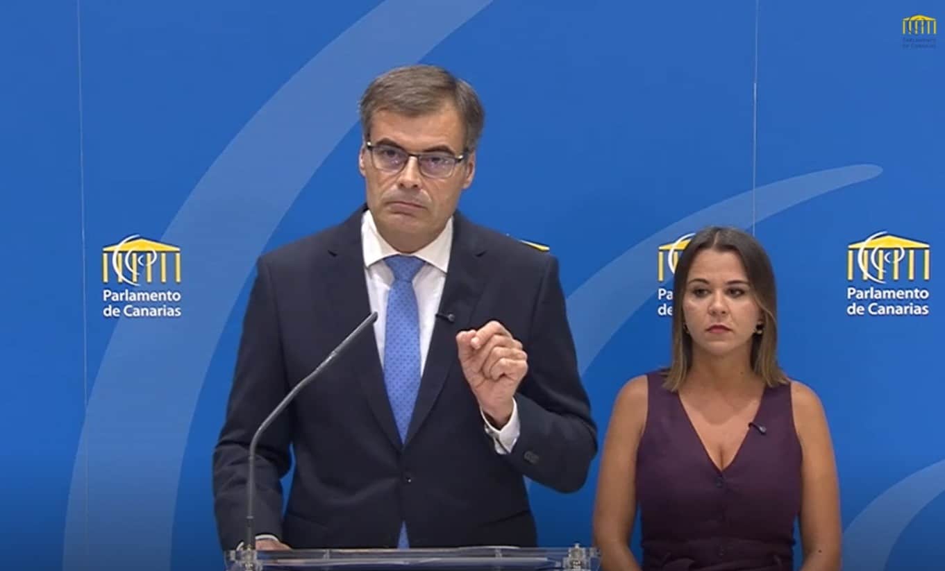 Los diputados del Grupo Parlamentario Popular Fernando Enseñat y Jennifer Curbelo
