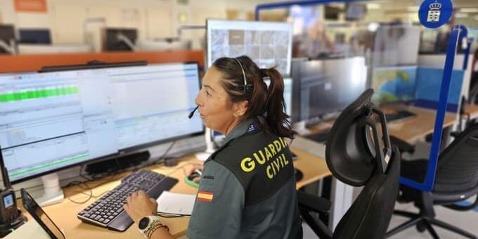 PERSONAL DEL SUS ASISTE A UNA MUJER HERIDA TRAS LA SALIDA DE VÍA DEL VEHÍCULO EN EL QUE CIRCULABA EN ARAFO 6-7-26