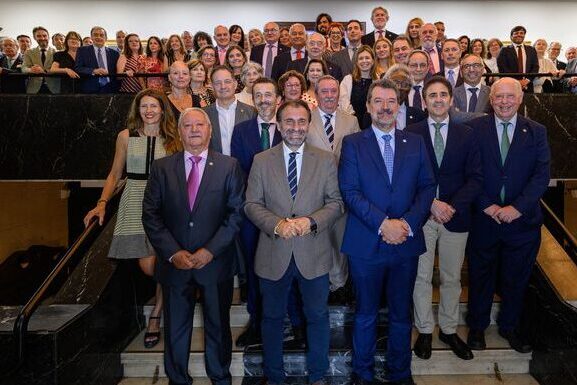 Recepción oficial al Colegio de Ingenieros Industriales en el Cabildo de Tenerife