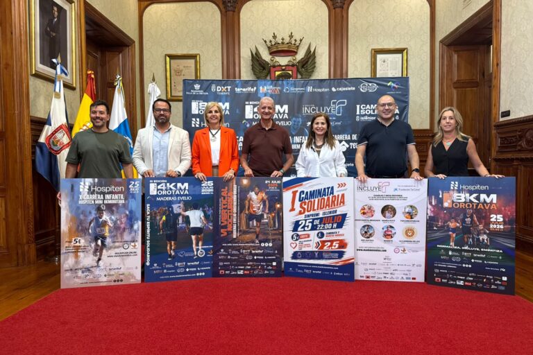 presentación 8KM. Autoridades con promotor del evento y patrocinadores