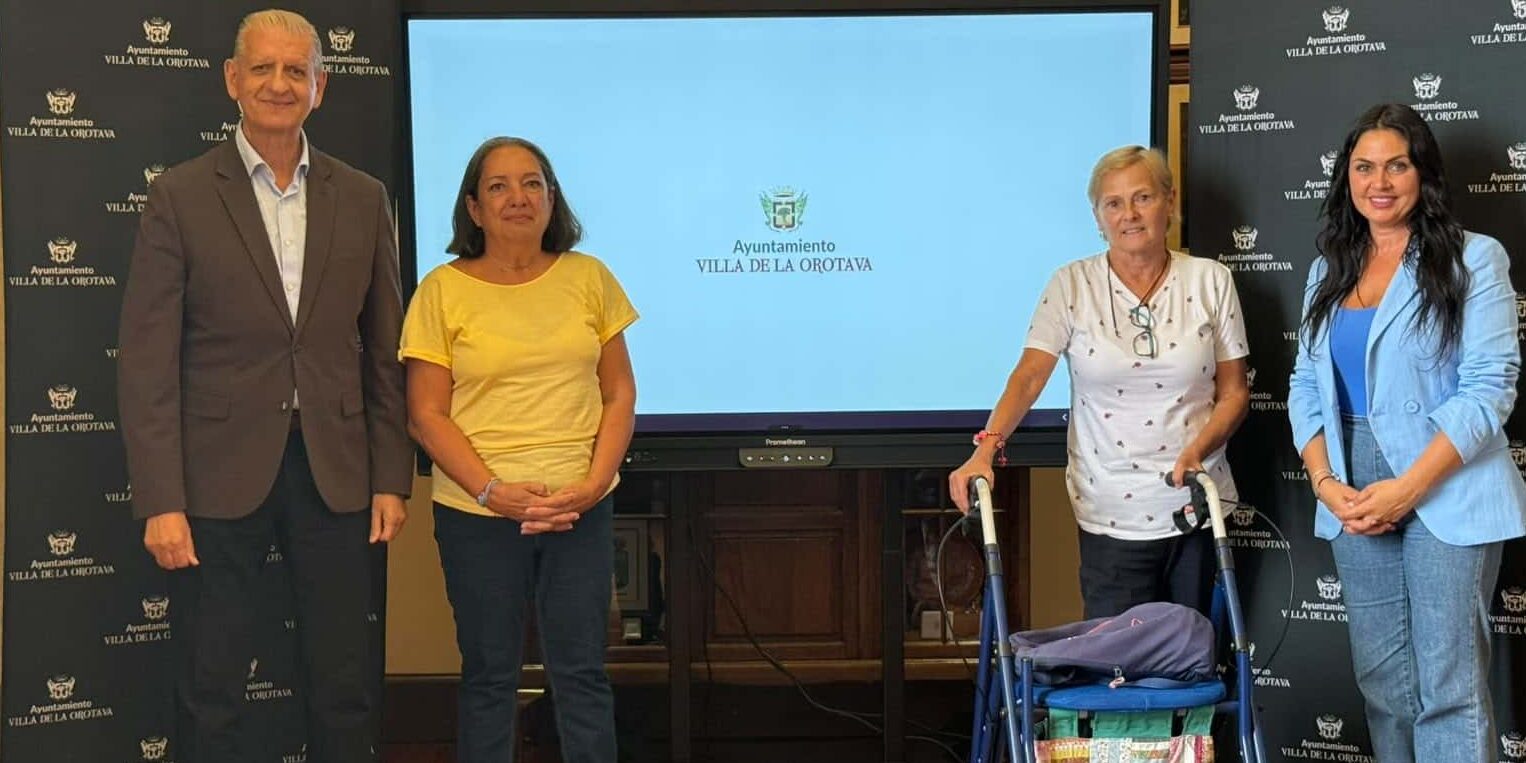 presentación de las acciones de accesibilidad Alcalde y concejala junto a representantes del colectivo Queremos Movernos