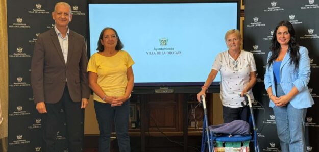 presentación de las acciones de accesibilidad Alcalde y concejala junto a representantes del colectivo Queremos Movernos