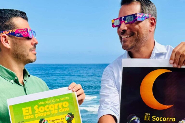 070826 Presentaci�n Una Playa de Cine y reparto gafas eclipse