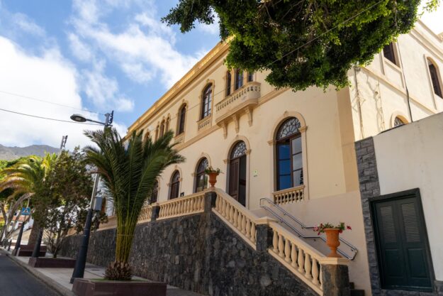 2 – Ayuntamiento