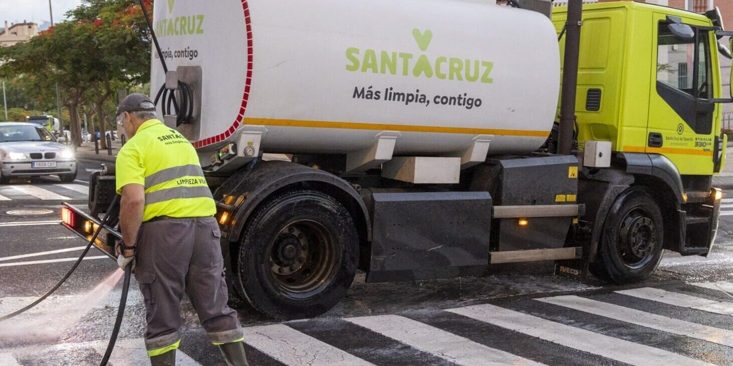 260824 Zafarrancho de limpieza en Santa Cruz de Tenerife